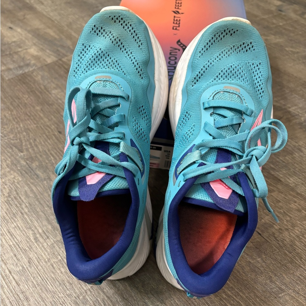 Women’s Saucony 15, size 8